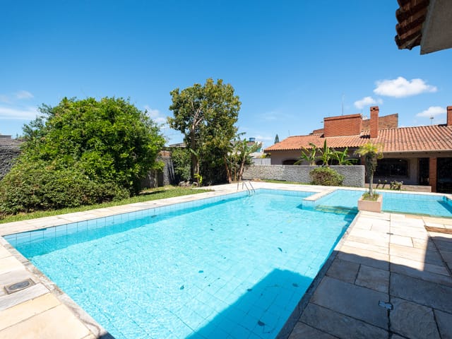 Casa 4 quartos e 5 banheiros, à venda, no bairro Areal em Pelotas