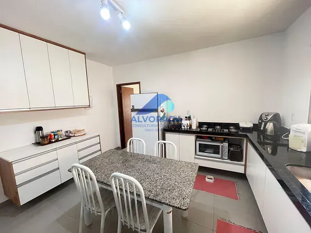 Casa 3 quartos e 2 banheiros, à venda, no bairro Bosque dos Eucaliptos em São José dos Campos