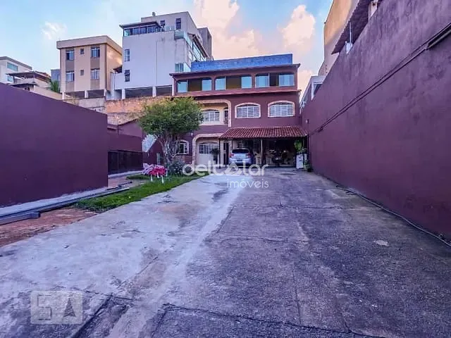 Casa com 270m² 2 quartos e 1 banheiro, para alugar, no bairro Heliópolis em Belo Horizonte