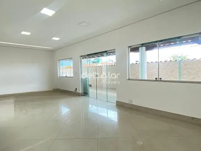 Casa com 420m² 3 quartos e 3 banheiros, para alugar, no bairro Rio Branco em Belo Horizonte
