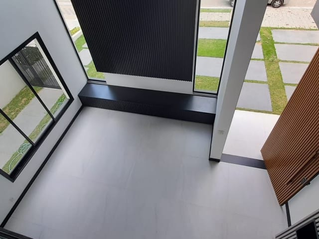 Casa com 700m² 4 quartos e 2 banheiros, à venda, no bairro Condomínio Reserva do Paratehy em São José dos Campos