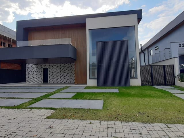 Casa com 700m² 4 quartos e 2 banheiros, à venda, no bairro Condomínio Reserva do Paratehy em São José dos Campos