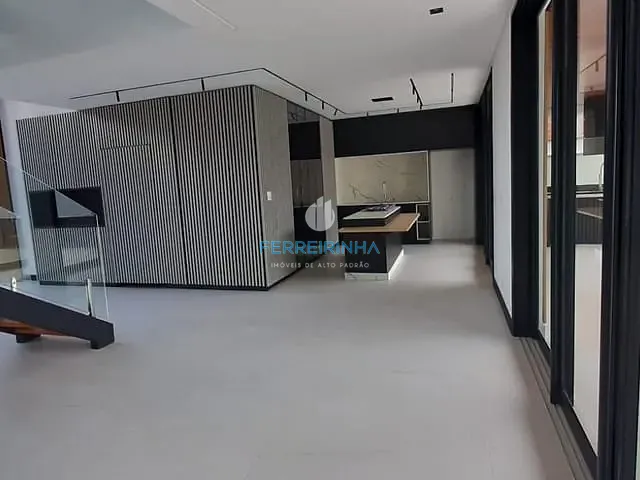 Casa com 700m² 4 quartos e 2 banheiros, à venda, no bairro Condomínio Reserva do Paratehy em São José dos Campos