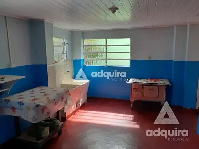 Casa com 490m² 4 quartos e 2 banheiros, à venda, no bairro Uvaranas em Ponta Grossa