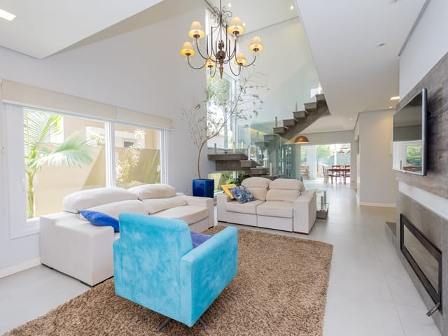 Casa com 365m² 3 quartos e 5 banheiros, à venda, no bairro Laranjal em Pelotas