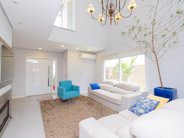Casa com 365m² 3 quartos e 5 banheiros, à venda, no bairro Laranjal em Pelotas