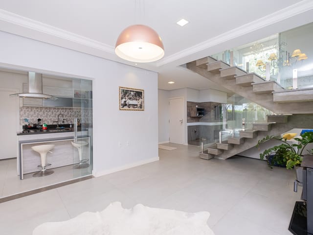Casa com 365m² 3 quartos e 5 banheiros, à venda, no bairro Laranjal em Pelotas