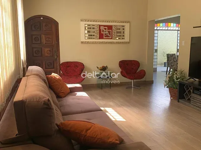 Casa com 378m² 6 quartos e 5 banheiros, à venda, no bairro São João Batista (Venda Nova) em Belo Horizonte