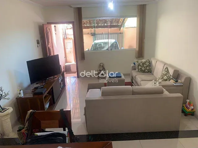 Casa com 120m² 3 quartos e 3 banheiros, à venda, no bairro Santa Mônica em Belo Horizonte