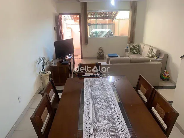Casa com 120m² 3 quartos e 3 banheiros, à venda, no bairro Santa Mônica em Belo Horizonte