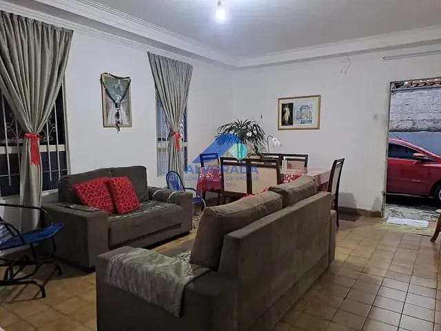 Casa com 180m² 2 quartos e 2 banheiros, à venda, no bairro Jardim Imperial em São José dos Campos