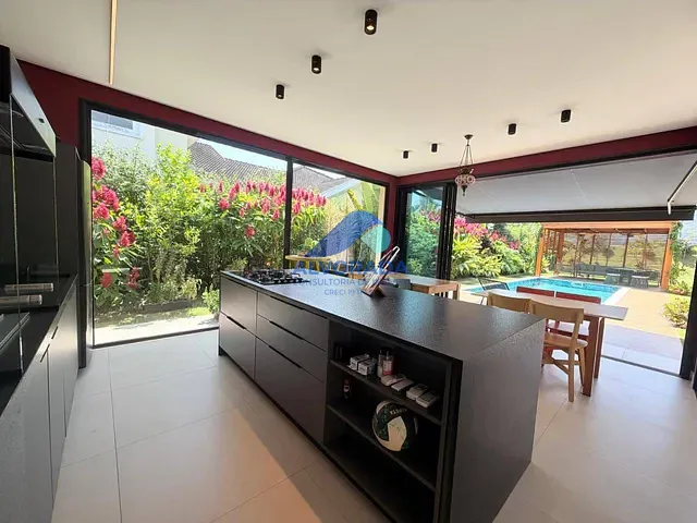Casa com 1000m² 3 quartos e 4 banheiros, à venda, no bairro Condomínio Residencial Mirante do Vale em Jacareí