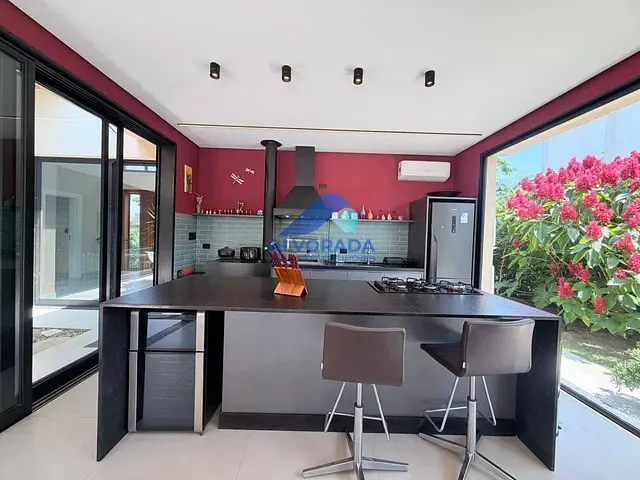 Casa com 1000m² 3 quartos e 4 banheiros, à venda, no bairro Condomínio Residencial Mirante do Vale em Jacareí