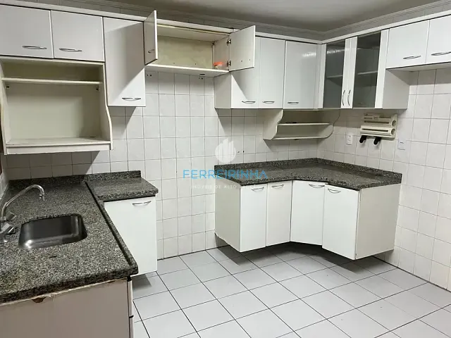 Casa com 280m² 4 quartos e 2 banheiros, para alugar, no bairro Jardim Aquarius em São José dos Campos
