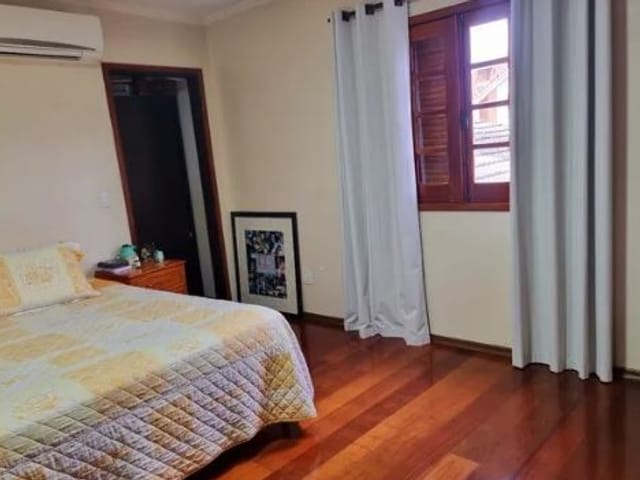 Casa com 325m² 4 quartos e 2 banheiros, à venda, no bairro Urbanova em São José dos Campos