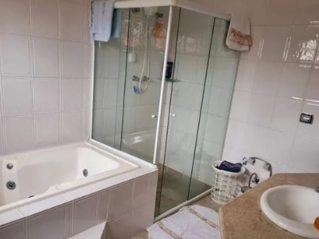 Casa com 325m² 4 quartos e 2 banheiros, à venda, no bairro Urbanova em São José dos Campos