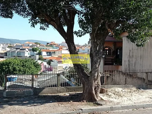 Casa com 400m² 2 quartos e 3 banheiros, à venda, no bairro Vila Marlene em Jundiaí