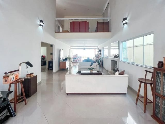 Casa com 375m² 4 quartos e 6 banheiros, à venda ou para alugar, no bairro Urbanova em São José dos Campos