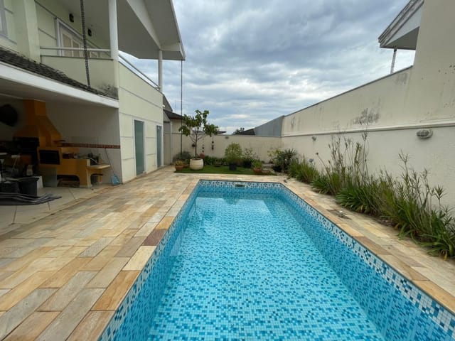 Casa com 375m² 4 quartos e 6 banheiros, à venda ou para alugar, no bairro Urbanova em São José dos Campos
