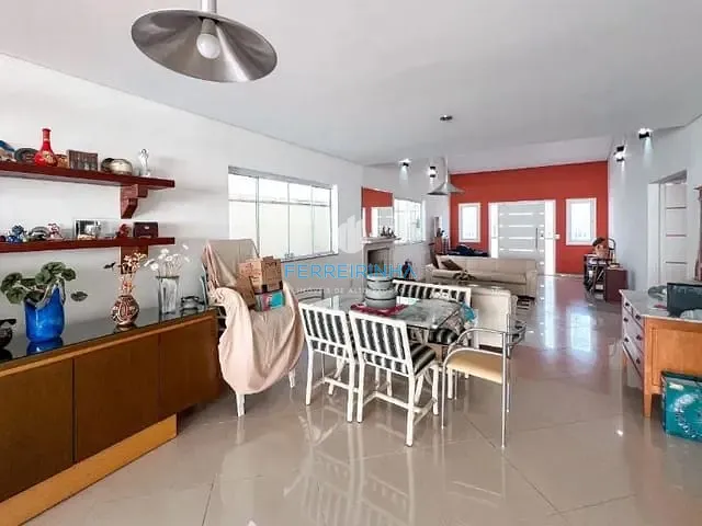 Casa com 375m² 4 quartos e 6 banheiros, à venda ou para alugar, no bairro Urbanova em São José dos Campos
