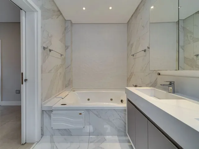 Casa com 450m² 5 quartos e 5 banheiros, à venda ou para alugar, no bairro Jardim do Golfe em São José Dos Campos
