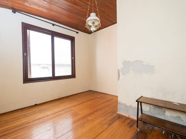 Casa 3 quartos e 2 banheiros, para alugar, no bairro Centro em Pelotas