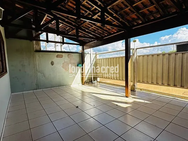 Casa 3 quartos e 3 banheiros, à venda, no bairro Jardim Albatroz em Londrina