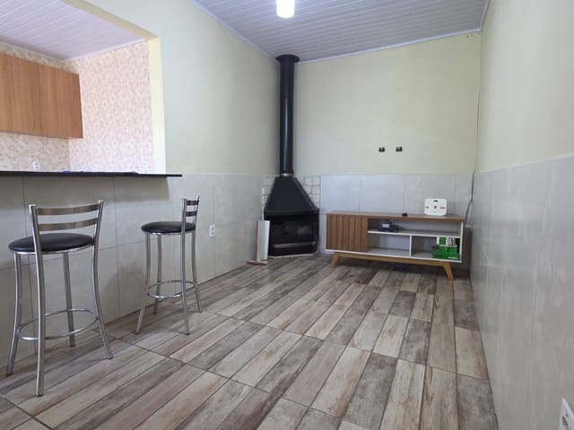 Foto do Casa - Casa semi mobiliada à venda nas Três Vendas:  99 m², 2 quartos , 1 suíte móveis planejados, lareira, segurança com câmeras e 1 vaga de garagem. | UP Imóveis