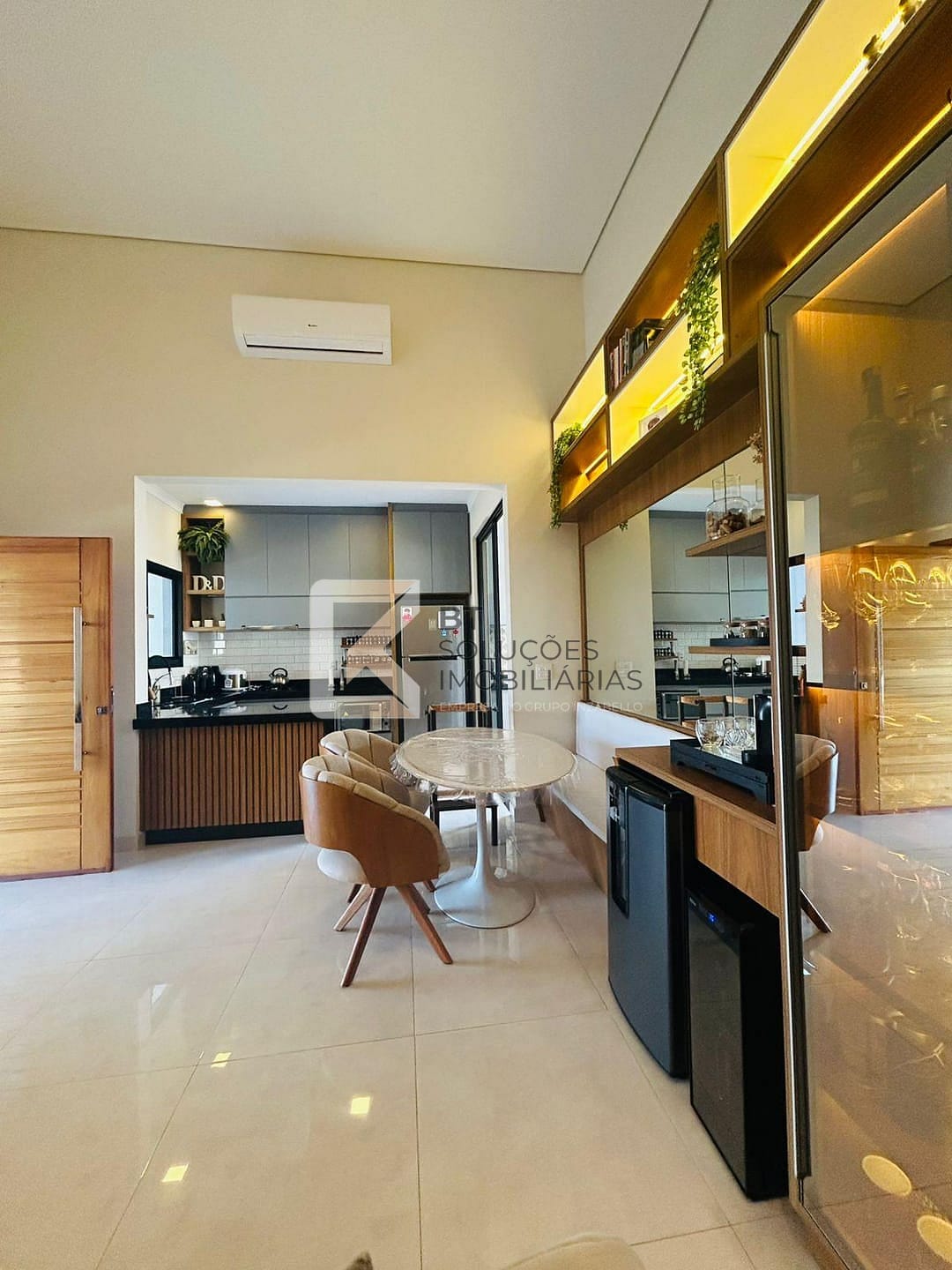 Casa para alugar com 3 quartos, 105m² - Foto 1