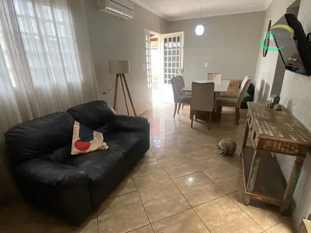 Casa com 206m² 4 quartos e 2 banheiros, à venda ou para alugar, no bairro Cidade Satélite Íris em Campinas