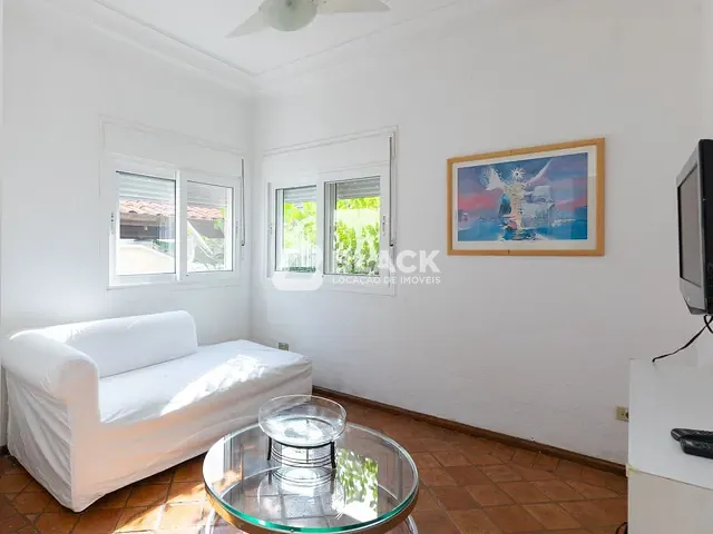 Casa com 393m² 5 quartos e 6 banheiros, para alugar, no bairro Tabatinga em Caraguatatuba