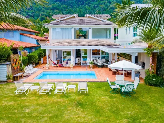 Casa com 393m² 5 quartos e 6 banheiros, para alugar, no bairro Tabatinga em Caraguatatuba