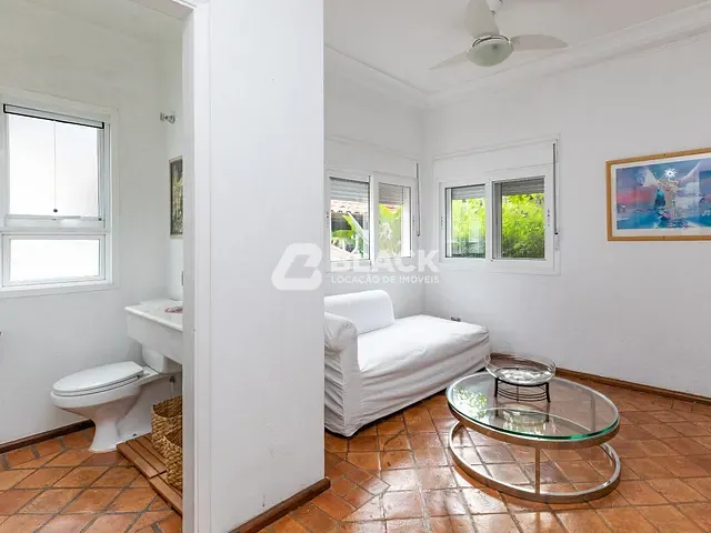 Casa com 393m² 5 quartos e 6 banheiros, para alugar, no bairro Tabatinga em Caraguatatuba