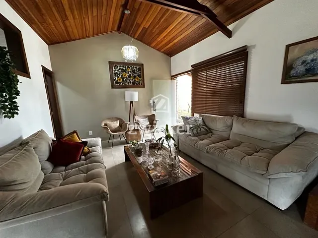 Casa com 675m² 3 quartos e 3 banheiros, à venda, no bairro Vila Santa Maria em Piratininga