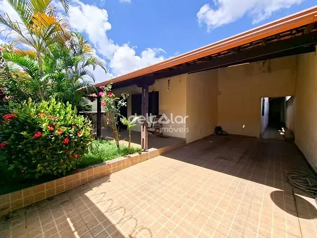 Casa com 600m² 3 quartos e 2 banheiros, para alugar, no bairro Santa Amélia em Belo Horizonte