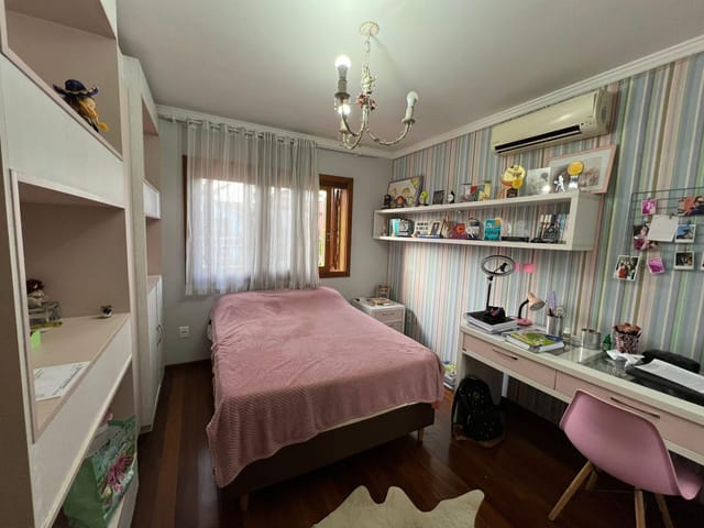 Casa 3 quartos e 4 banheiros, à venda, no bairro Centro em Pelotas