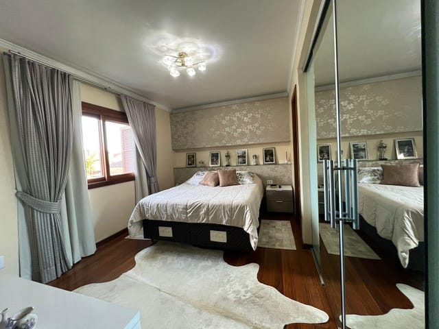 Casa 3 quartos e 4 banheiros, à venda, no bairro Centro em Pelotas