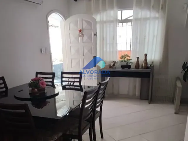 Casa 3 quartos e 2 banheiros, à venda, no bairro Jardim Ismênia em São José dos Campos