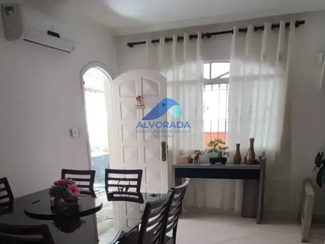 Casa 3 quartos e 2 banheiros, à venda, no bairro Jardim Ismênia em São José dos Campos