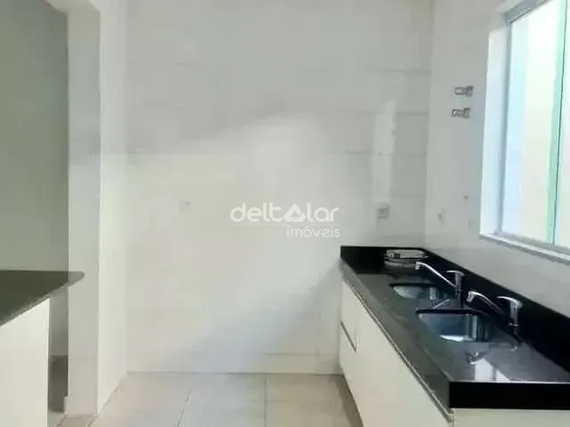 Casa com 160m² 3 quartos e 4 banheiros, para alugar, no bairro Santa Amélia em Belo Horizonte