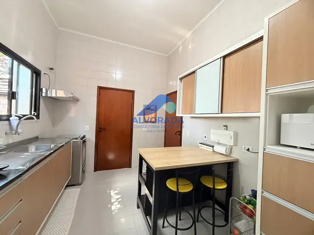 Casa 3 quartos e 2 banheiros, à venda, no bairro Bosque dos Eucaliptos em São José dos Campos