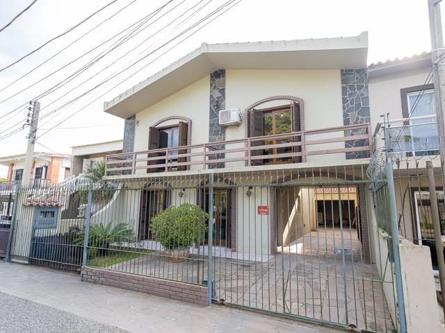 Casa 4 quartos e 4 banheiros, à venda, no bairro Centro em Pelotas