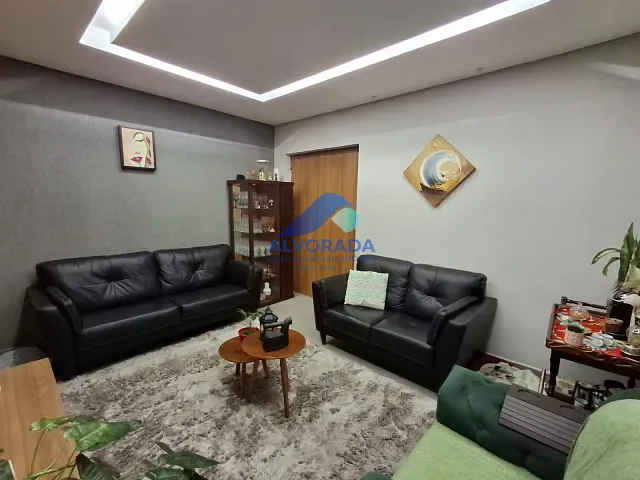Casa 2 quartos e 2 banheiros, à venda, no bairro Eugênio de Mello em São José dos Campos