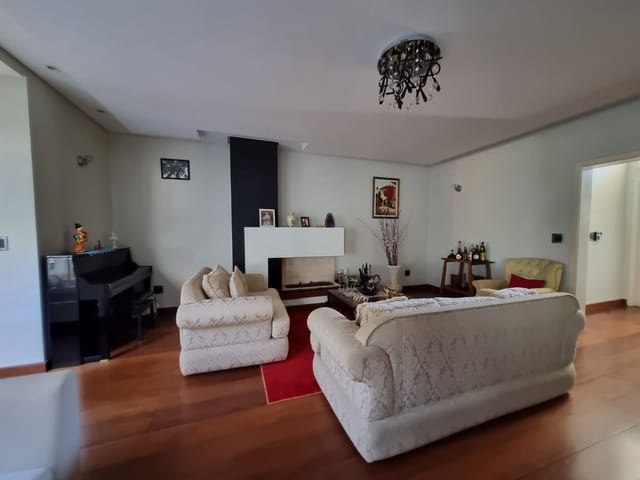 Casa com 823m² 3 quartos e 5 banheiros, à venda ou para alugar, no bairro Condomínio Reserva do Paratehy em São José dos Campos