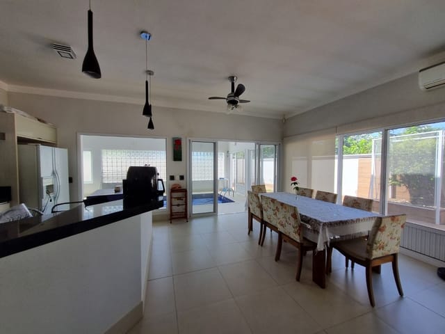 Casa com 823m² 3 quartos e 5 banheiros, à venda ou para alugar, no bairro Condomínio Reserva do Paratehy em São José dos Campos