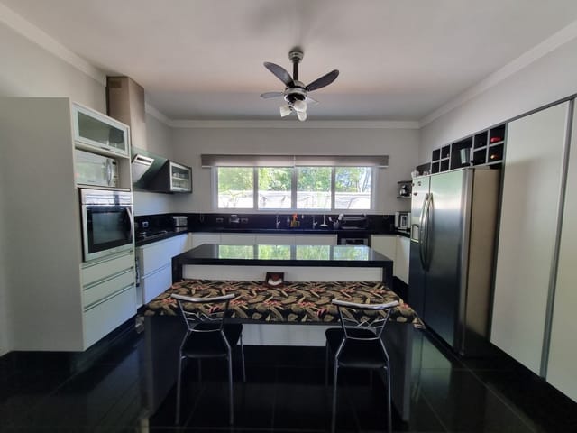 Casa com 823m² 3 quartos e 5 banheiros, à venda ou para alugar, no bairro Condomínio Reserva do Paratehy em São José dos Campos