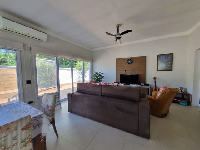 Casa com 823m² 3 quartos e 5 banheiros, à venda ou para alugar, no bairro Condomínio Reserva do Paratehy em São José dos Campos