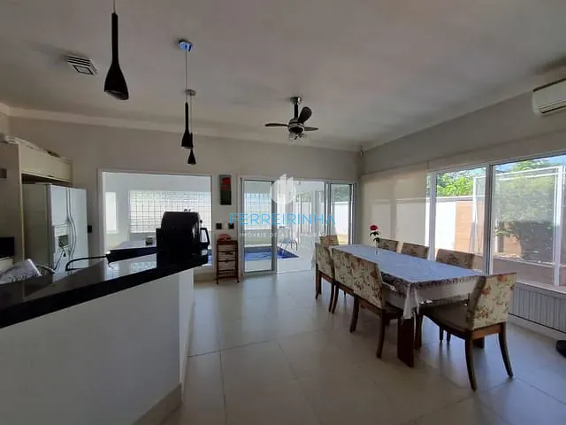 Casa com 823m² 3 quartos e 5 banheiros, à venda, no bairro Condomínio Reserva do Paratehy em São José dos Campos
