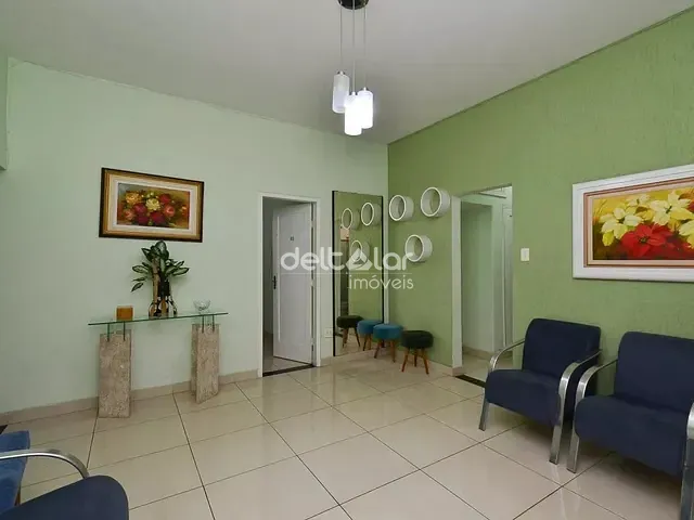 Casa com 360m² 8 quartos e 5 banheiros, para alugar, no bairro Sagrada Família em Belo Horizonte