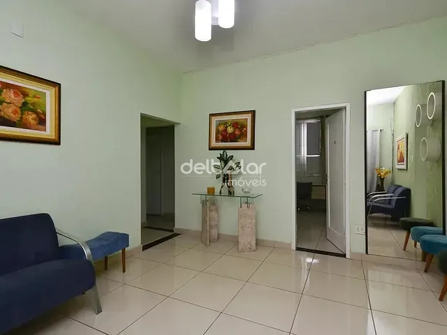 Casa com 360m² 8 quartos e 5 banheiros, para alugar, no bairro Sagrada Família em Belo Horizonte